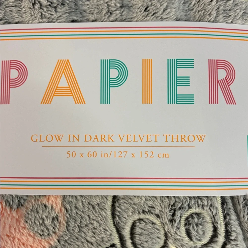 Papier NEW Glow in the Dark Throw Velvet Skulls Halloween 50 x 60 100% Polyester